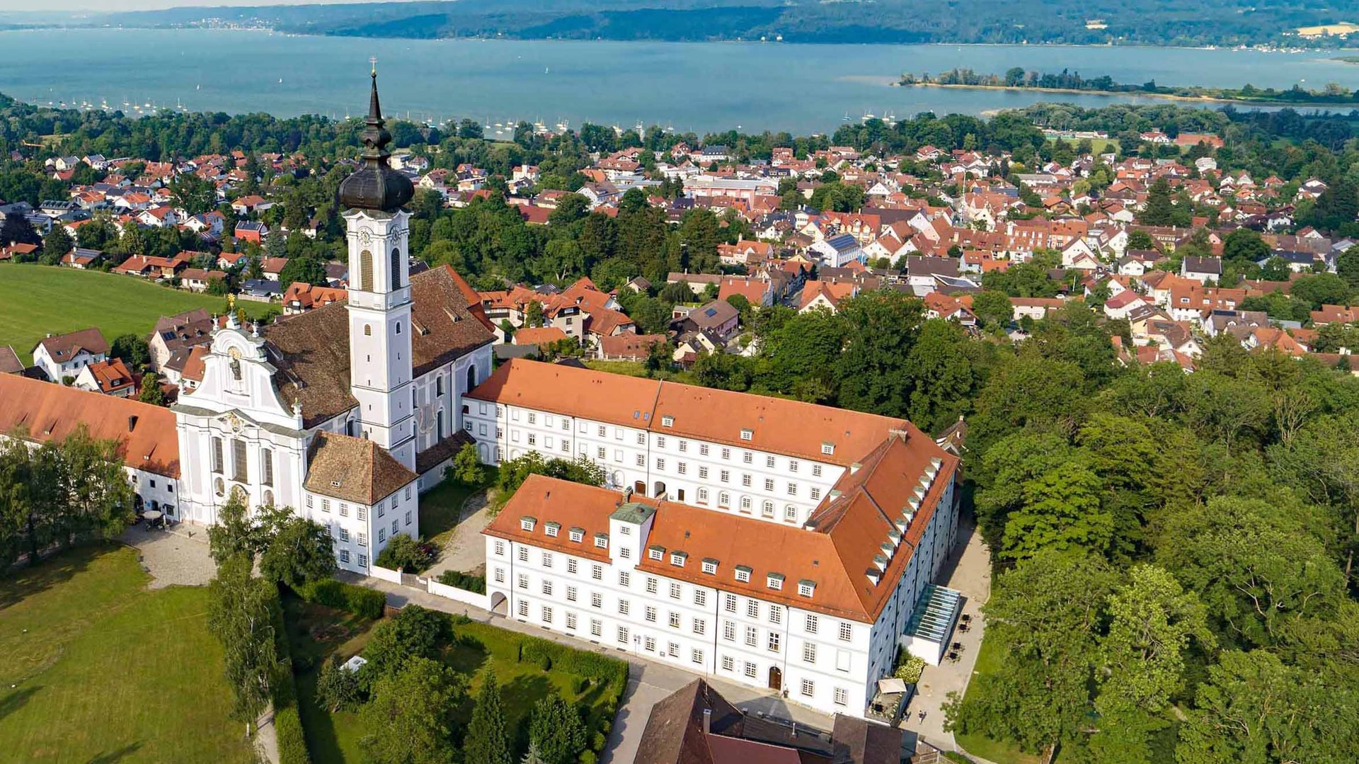 Luftbild der Psychosomatischen Klinik Kloster Dießen