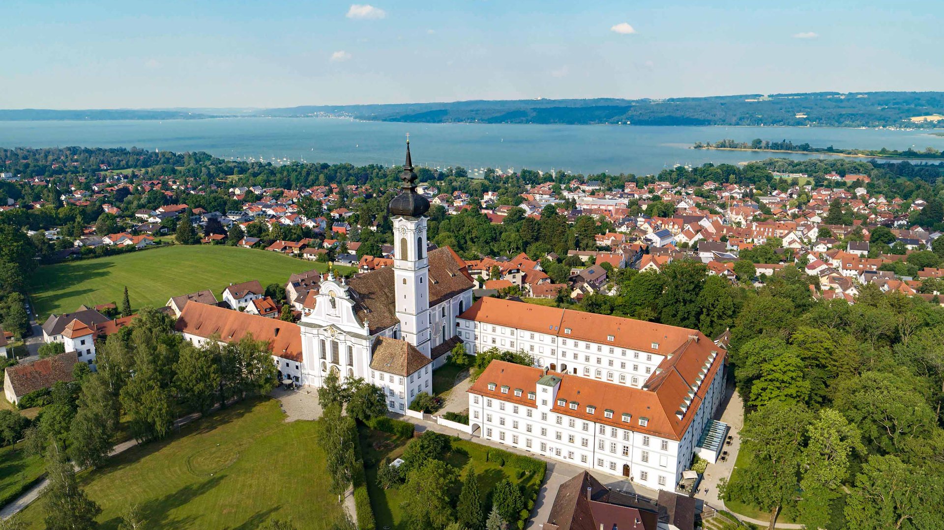 Luftbild der Psychosomatischen Klinik Kloster Dießen